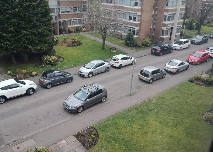 Open Space In Shawlands Apartman Glasgow