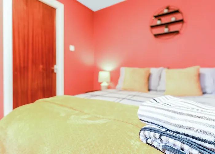 Spacious 2-bedroom Main Door With Private Parking