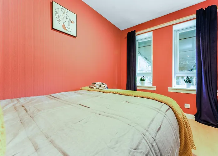 Spacious 2-bedroom Main Door With Private Parking Διαμέρισμα *