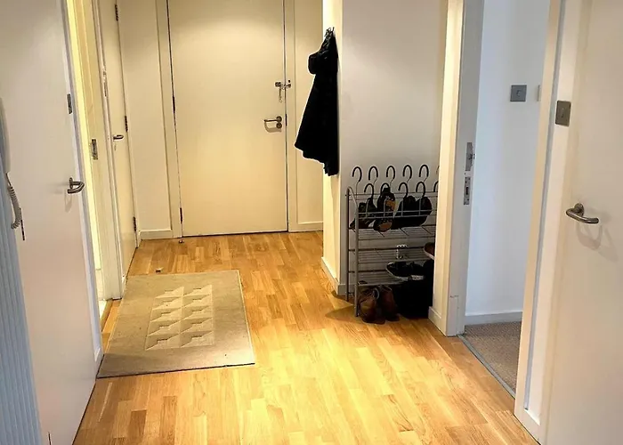 Privatunterkunft Spacious Queen Bed Centre Penthouse With Balcony - Homeshare - Live In Host