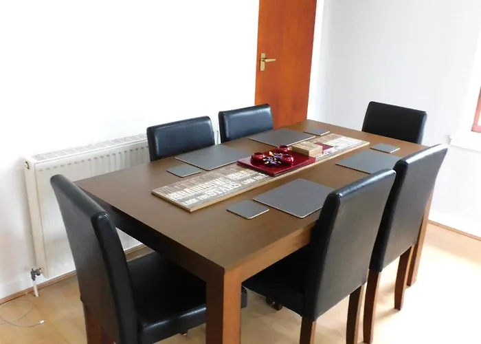 Charming 2 Bed Close To And Sec Hydro Glasgow