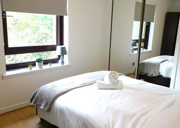 Charming 2 Bed Close To And Sec Hydro * Glasgow