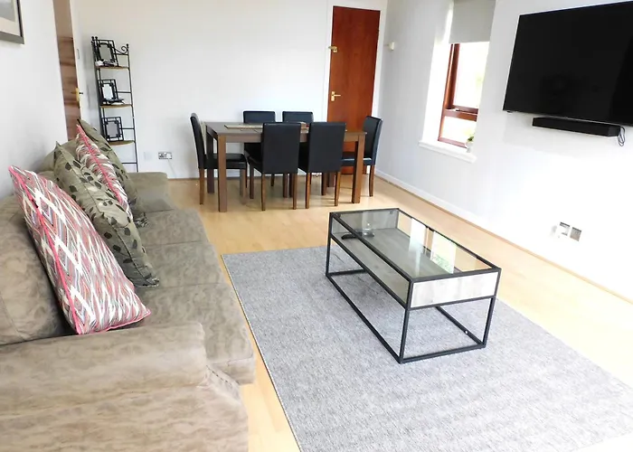 Charming 2 Bed Close To And Sec Hydro * Glasgow