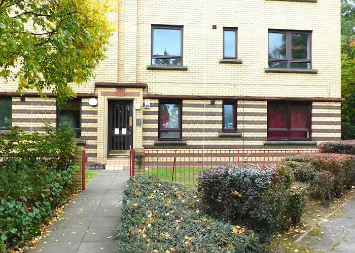 Charming 2 Bed Close To And Sec Hydro Glasgow