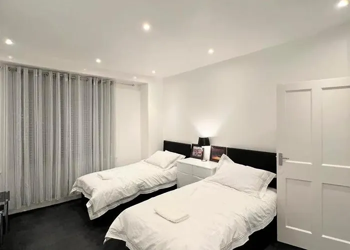 Lovely 2 Bed Close To Silverburn Mall Apartamento *