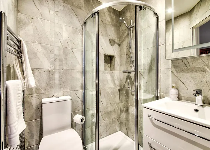 Stylish & Spacious 3 Bedroom In Finnieston, West End