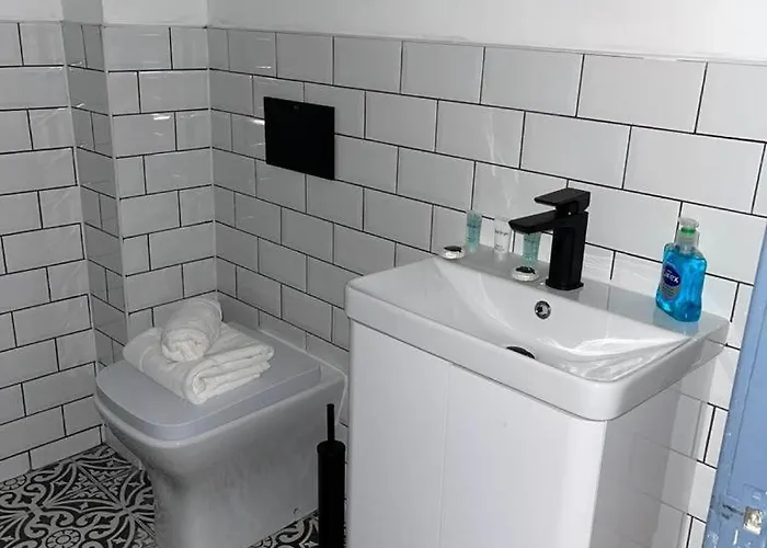 Stunning 1 Bed In West End Appartamento *