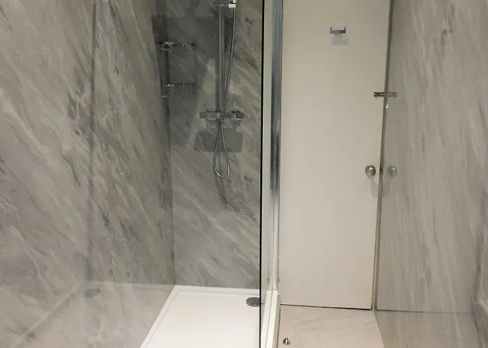 Beautiful & Spacious 2 Bed In West End Appartamento *