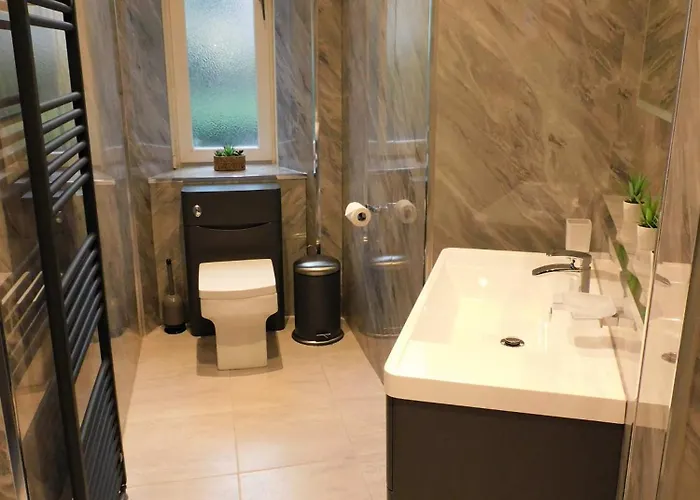 Beautiful & Spacious 2 Bed In West End Glasgow