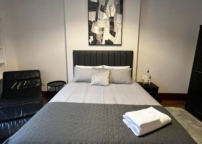 Sauchiehall Street Apartment