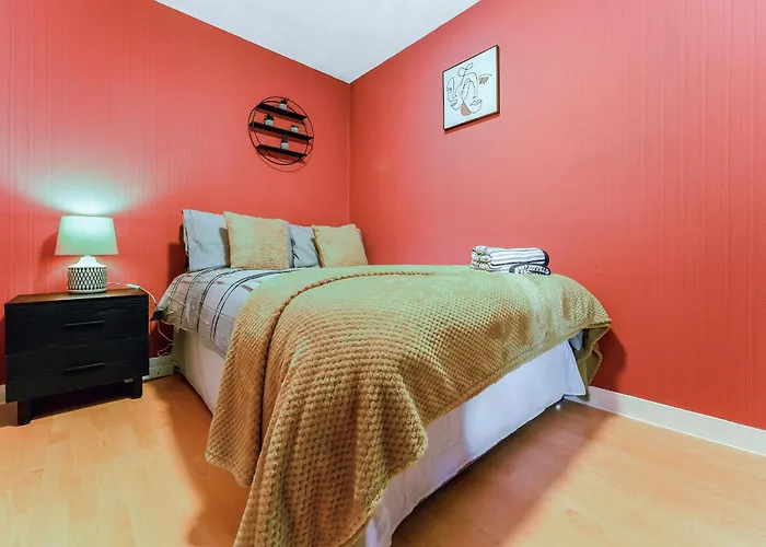 Spacious 2-bedroom Main Door With Private Parking Γλασκώβη