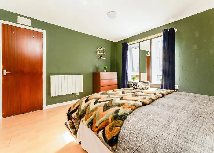 Appartamento Spacious 2-bedroom Main Door With Private Parking *