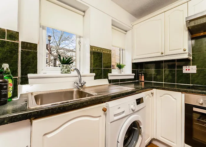 Spacious 2-bedroom Main Door With Private Parking