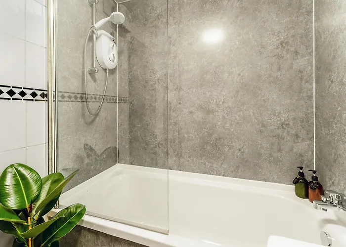 Διαμέρισμα Spacious 2-bedroom Main Door With Private Parking Γλασκώβη