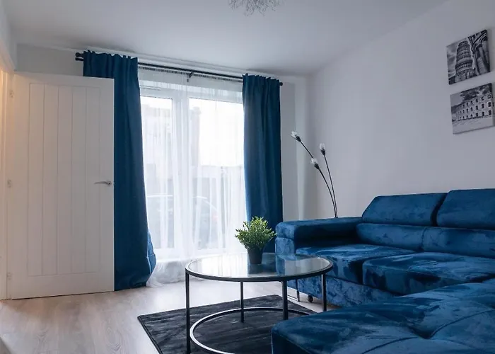 Stylish House With Private Parking *