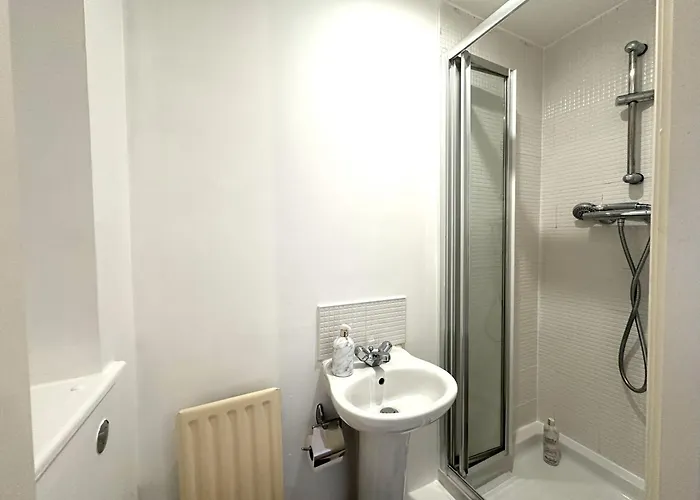 Homestay szállás Private With En-suite And Parking In Shared Flat *