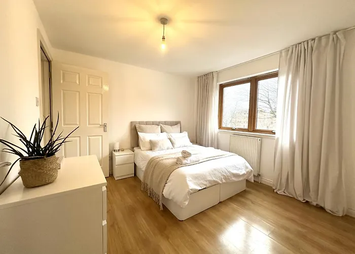 Homestay szállás Private With En-suite And Parking In Shared Flat