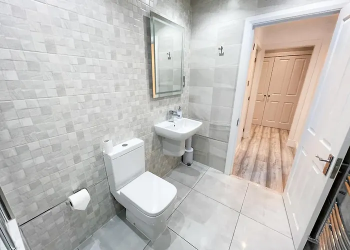Recently Refurbished Two Bedroom Apartment, Location! Glasgow