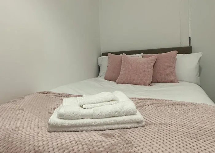 Trendy West End Apartment, Apartment *