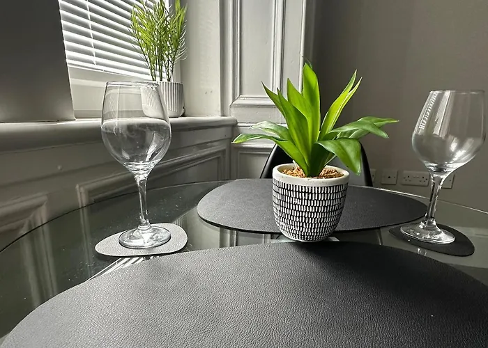 Trendy West End Apartment, 아파트