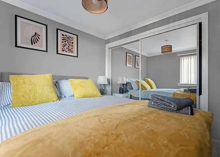 Stylish 2-bed House Private Driveway Appartement Glasgow