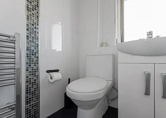 Stylish 2-bed House Private Driveway Apartamento *