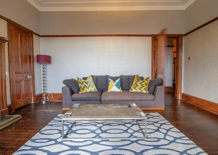 Beautiful, Traditional 2 Bed Flat W Free Parking - Pass The Keys Appartamento *