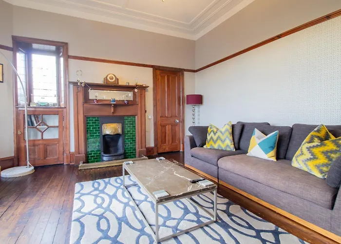 Beautiful, Traditional 2 Bed Flat W Free Parking - Pass The Keys شقة *