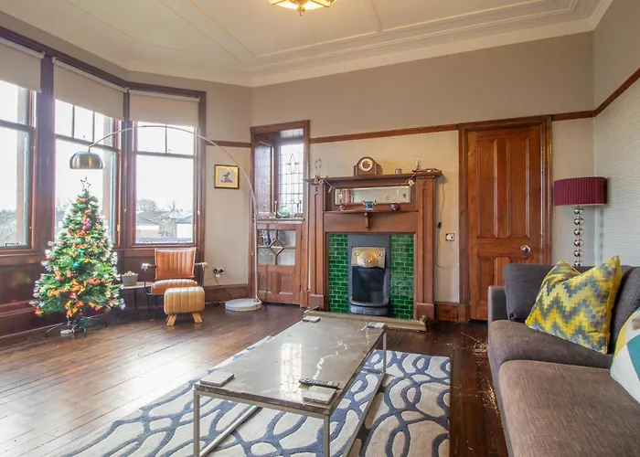 Beautiful, Traditional 2 Bed Flat W Free Parking - Pass The Keys Γλασκώβη