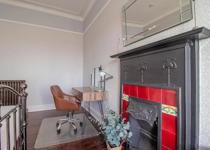 Beautiful, Traditional 2 Bed Flat W Free Parking - Pass The Keys *