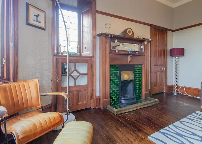 Beautiful, Traditional 2 Bed Flat W Free Parking - Pass The Keys アパート *