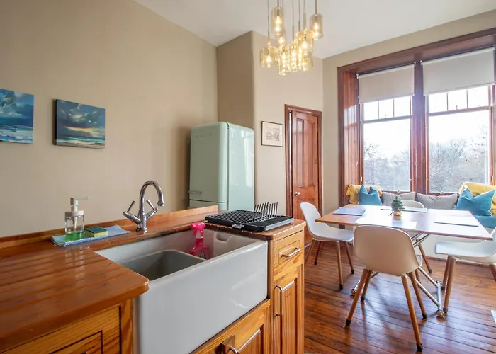 Beautiful, Traditional 2 Bed Flat W Free Parking - Pass The Keys * غلاسغو