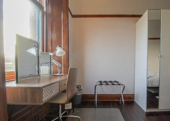 Beautiful, Traditional 2 Bed Flat W Free Parking - Pass The Keys Appartamento *