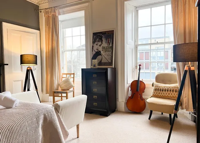 Garnethill Charm 3 Bed Flat * グラスゴー