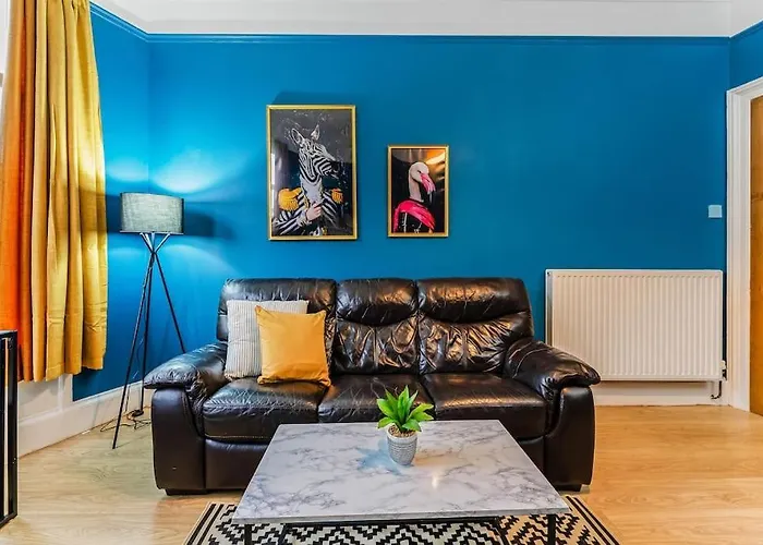 Traditional 1-bed Flat In Southside Glasgow