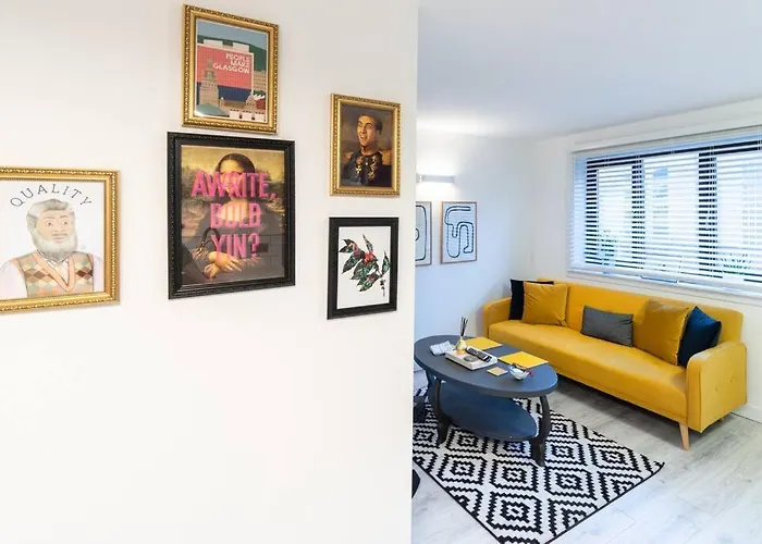 Stylish Pad With Free Private Parking דירה גלאזגו