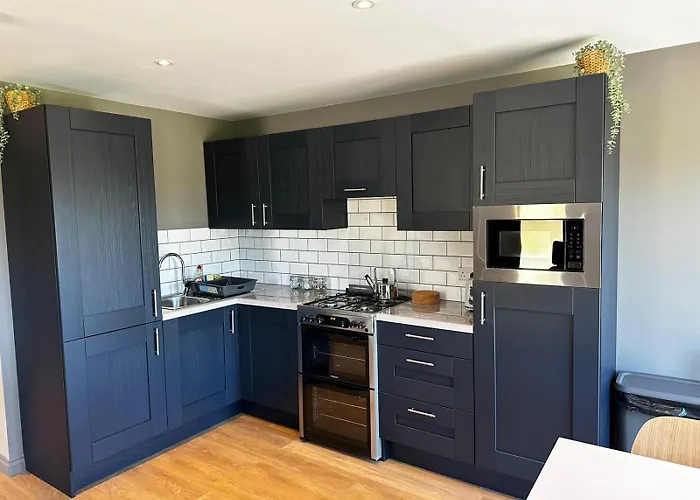 Spacious 3-bedroom On Country Estate Near - Sleeps 6 *