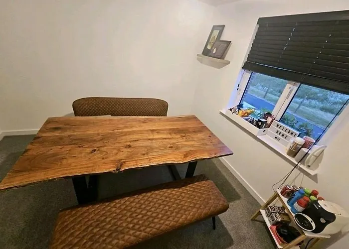 Darnley Southside In A Private 61 Leggastston Road Glasgow