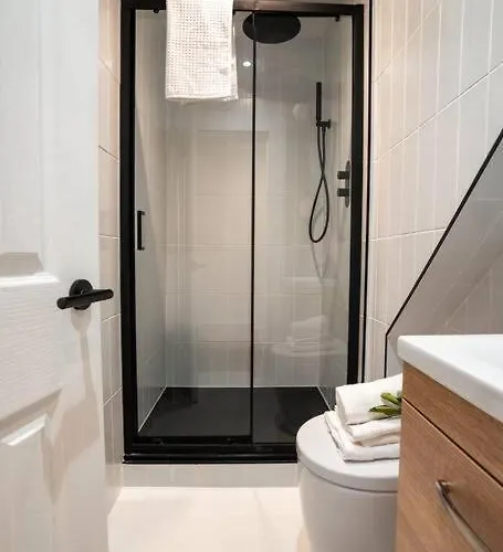 The West End Retreat - Your Luxurious 5* *