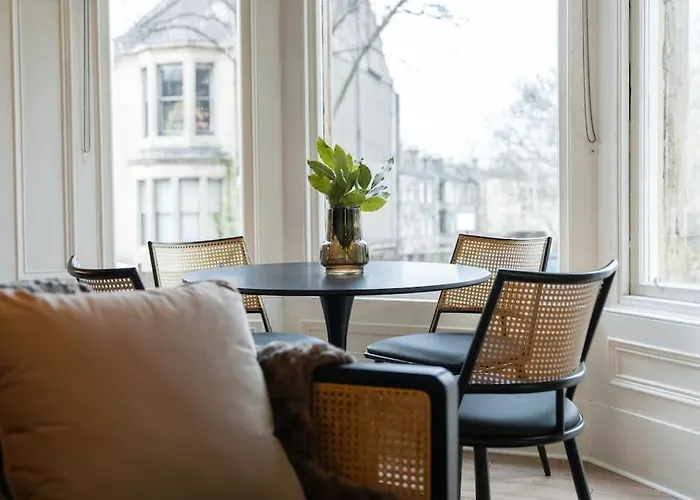 The West End Retreat - Your Luxurious 5* 아파트 *