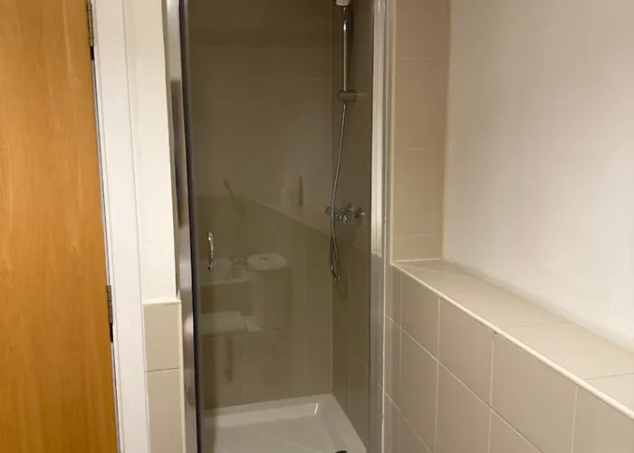 23 Lochburn Gardens - Carz