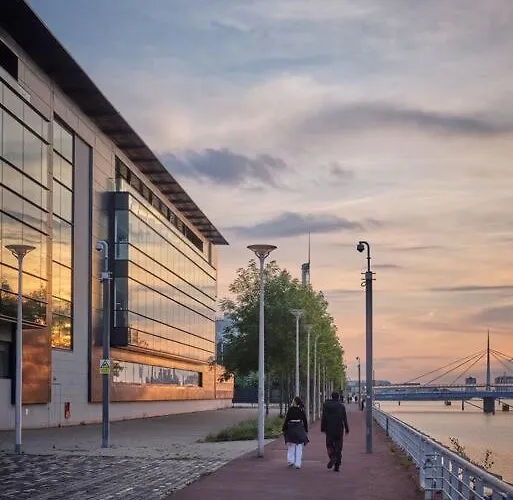 Glasgow, Finnieston Luxury 2 Bed With Parking, E-check In, Hi-fi * גלאזגו