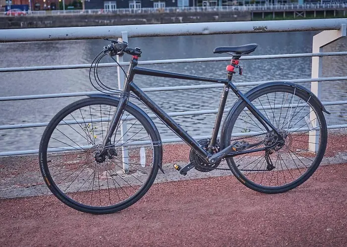 Glasgow, Finnieston Luxury 2 Bed With Parking, E-check In, Hi-fi Apartment *