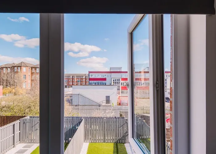 Emirates Aparthouse *