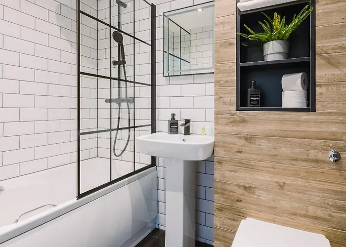 Апартаменты Emirates Aparthouse