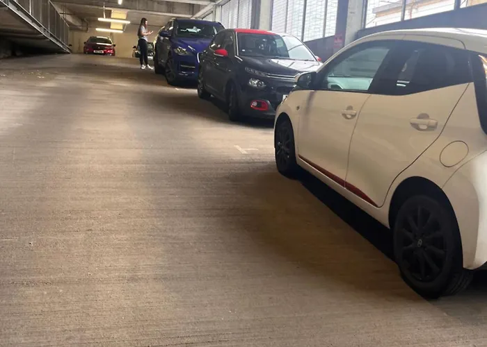 Glas Go Executive 2-bedroom Near Ovo Hydro Free Parking *