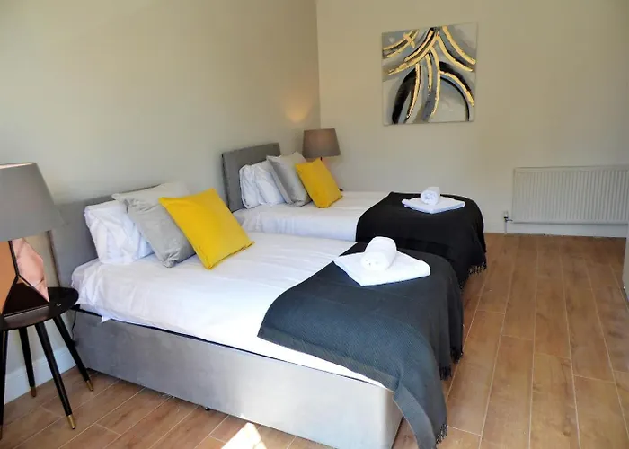 Signature - Langlands House * Γλασκώβη