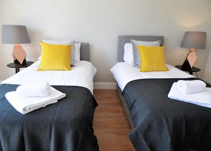 Signature - Langlands House Γλασκώβη