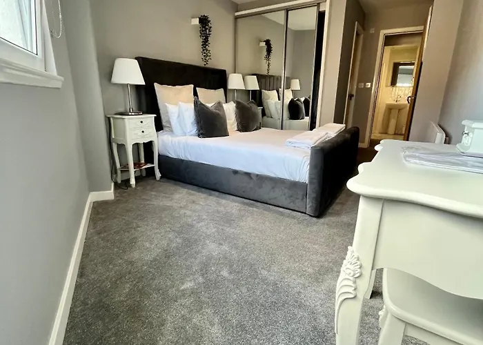 Glas Go Executive 2-bedroom Near Ovo Hydro Free Parking *