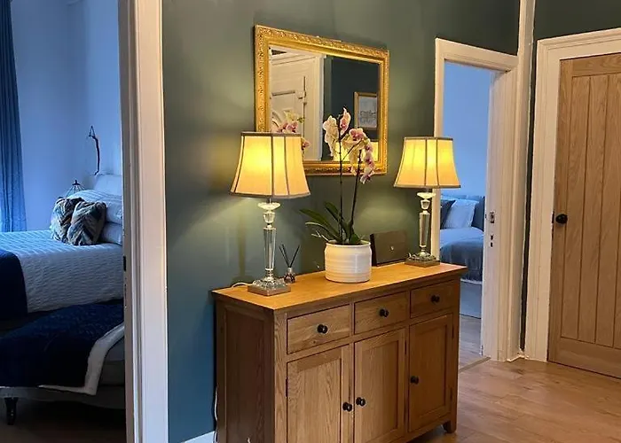 Luxury Victorian Spacious Flat